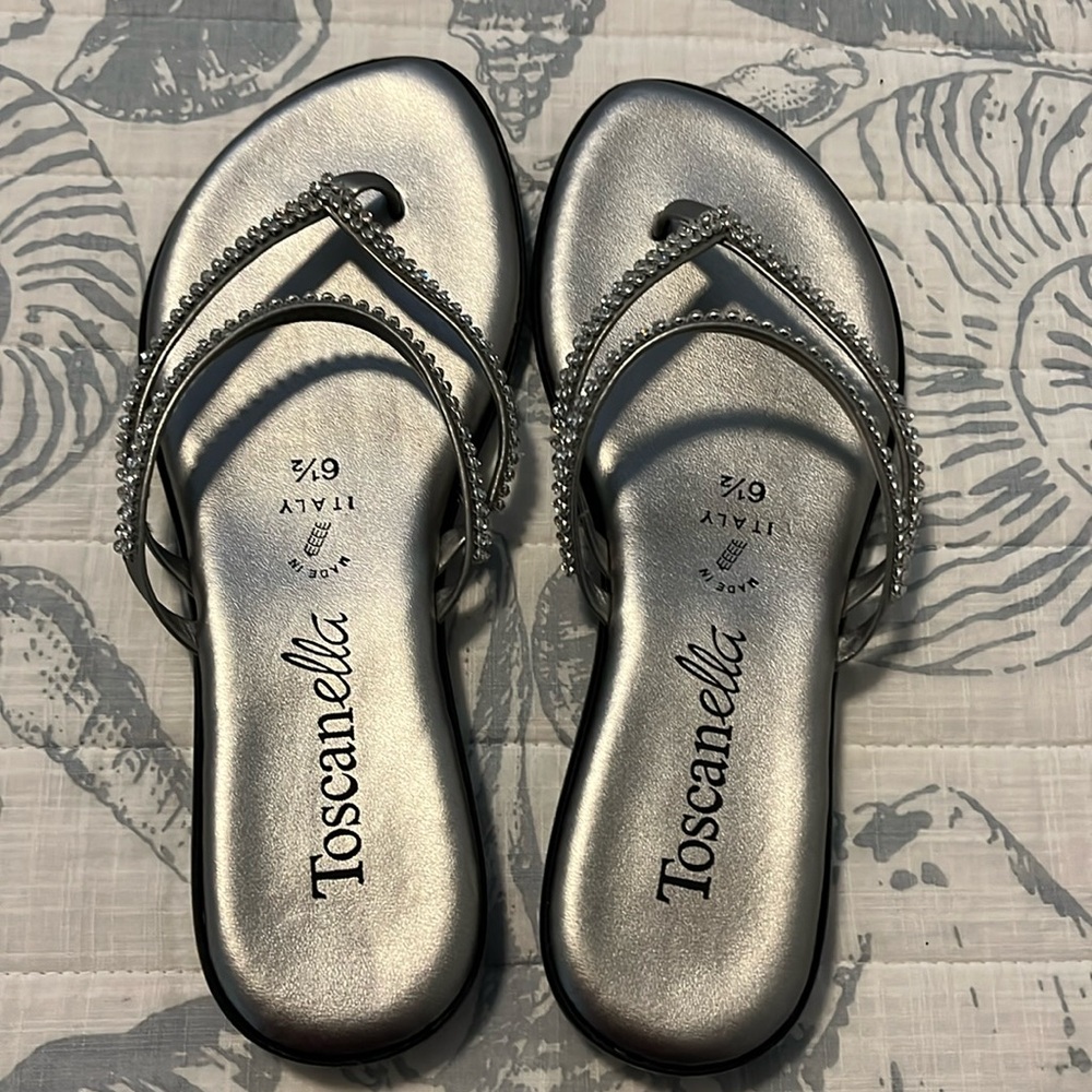 Sandals in silver with clear stones in size 6 1/2 us